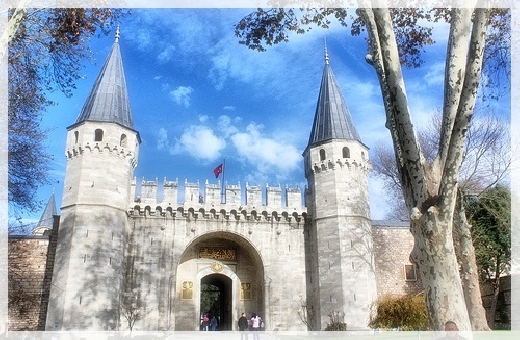  Wait time (between): 08:30 – 08:50 am, Starting time: 09:00 am, Return time (between): 18:00 – 19:00 pm,
Topkapi Palace : The great Palace of the Ottoman Sultans from 15th till 19th centuries ,one of the greatest effects of the ottoman civilization & this place was the main residence of the sultan & his court also contains the textile crystal